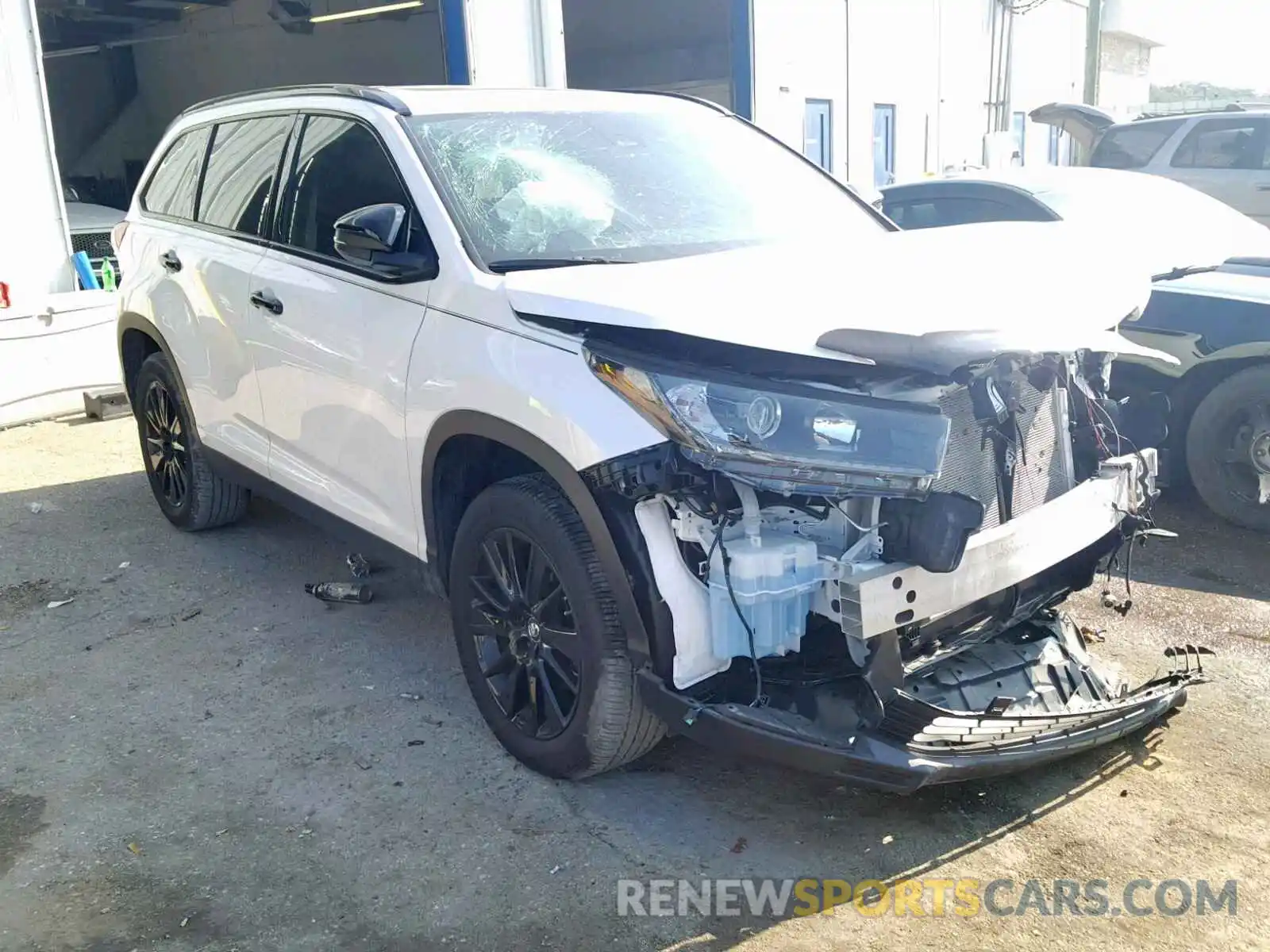 1 Photograph of a damaged car 5TDKZRFH8KS315581 TOYOTA HIGHLANDER 2019