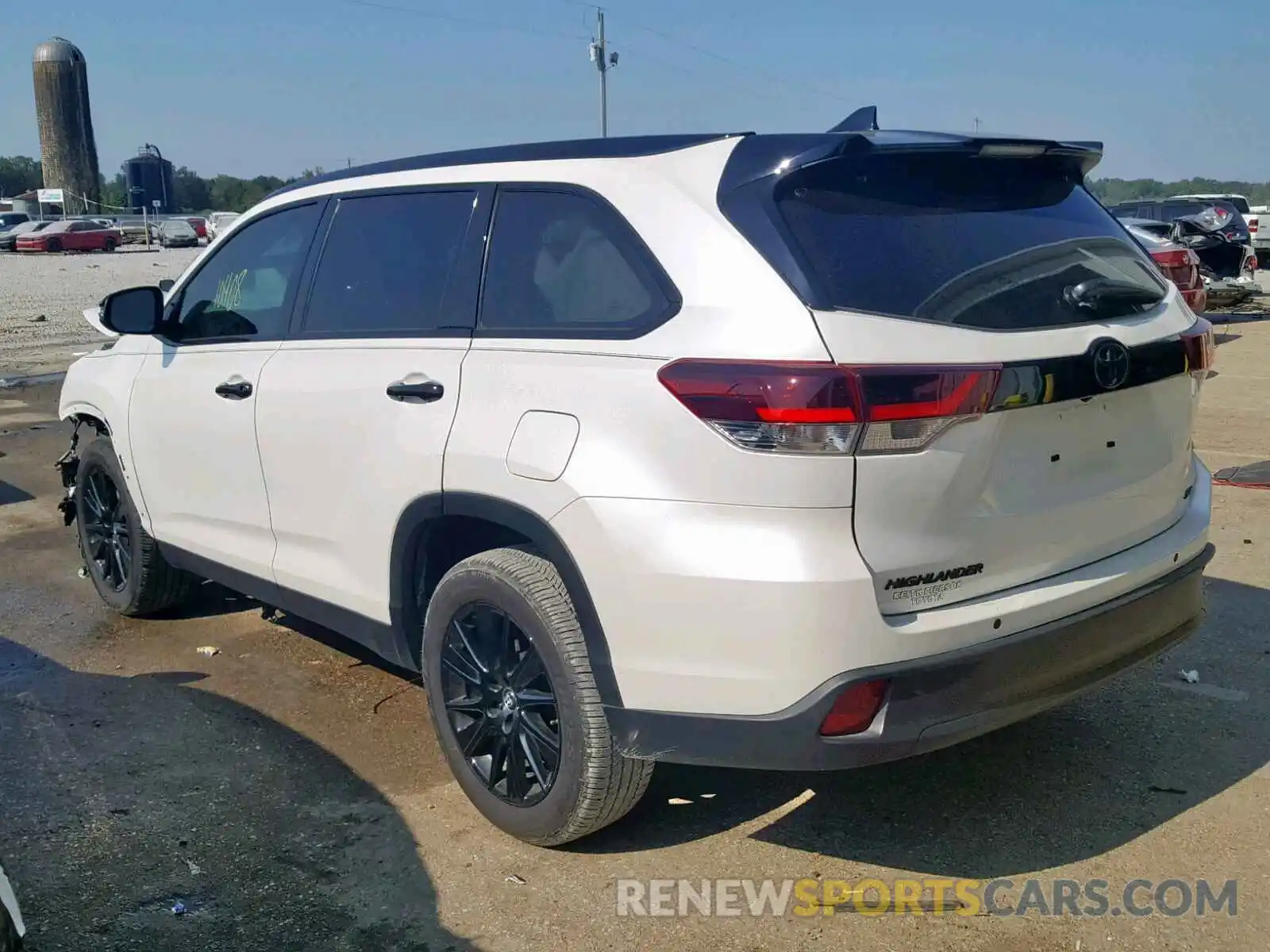 3 Photograph of a damaged car 5TDKZRFH8KS315581 TOYOTA HIGHLANDER 2019