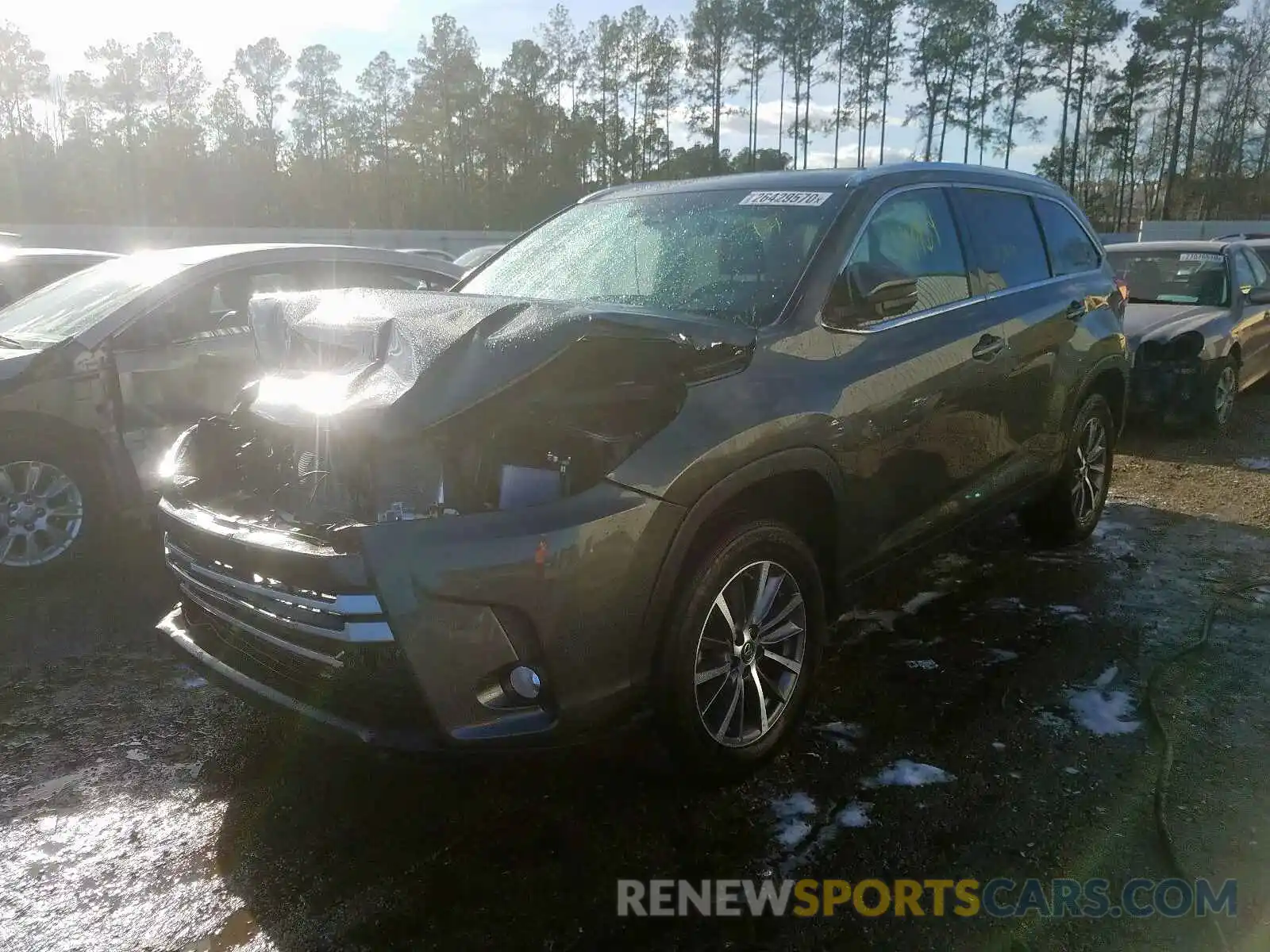 2 Photograph of a damaged car 5TDKZRFH8KS315807 TOYOTA HIGHLANDER 2019