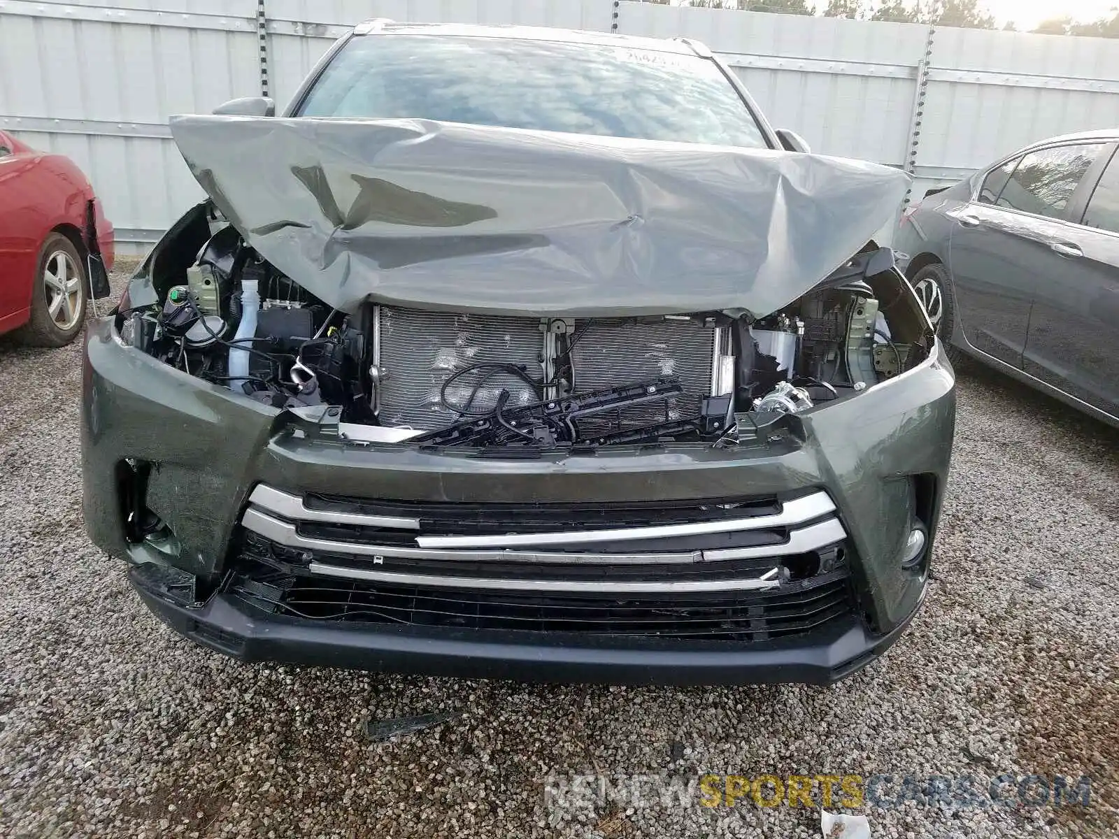 9 Photograph of a damaged car 5TDKZRFH8KS315807 TOYOTA HIGHLANDER 2019