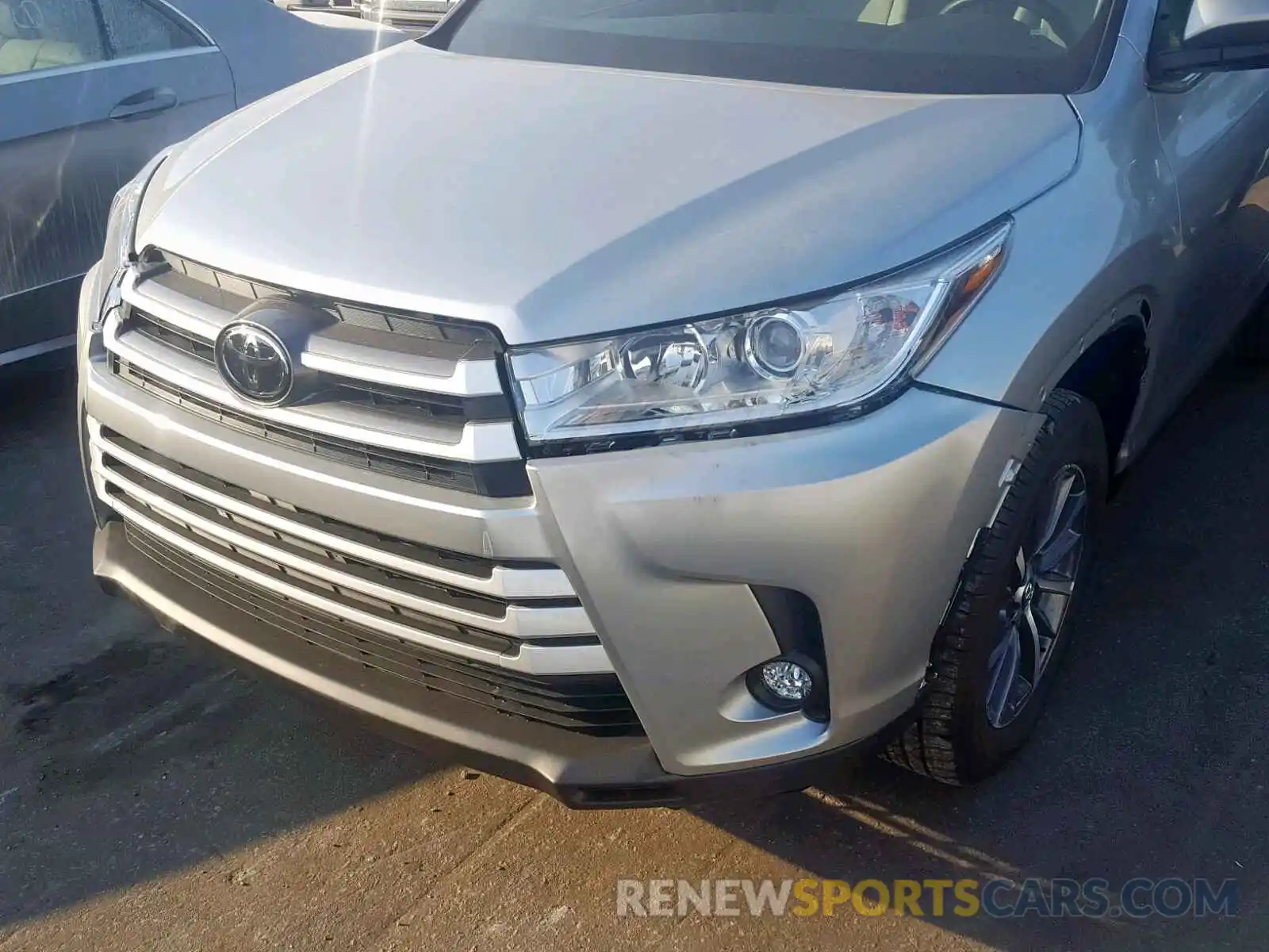 9 Photograph of a damaged car 5TDKZRFH8KS317380 TOYOTA HIGHLANDER 2019