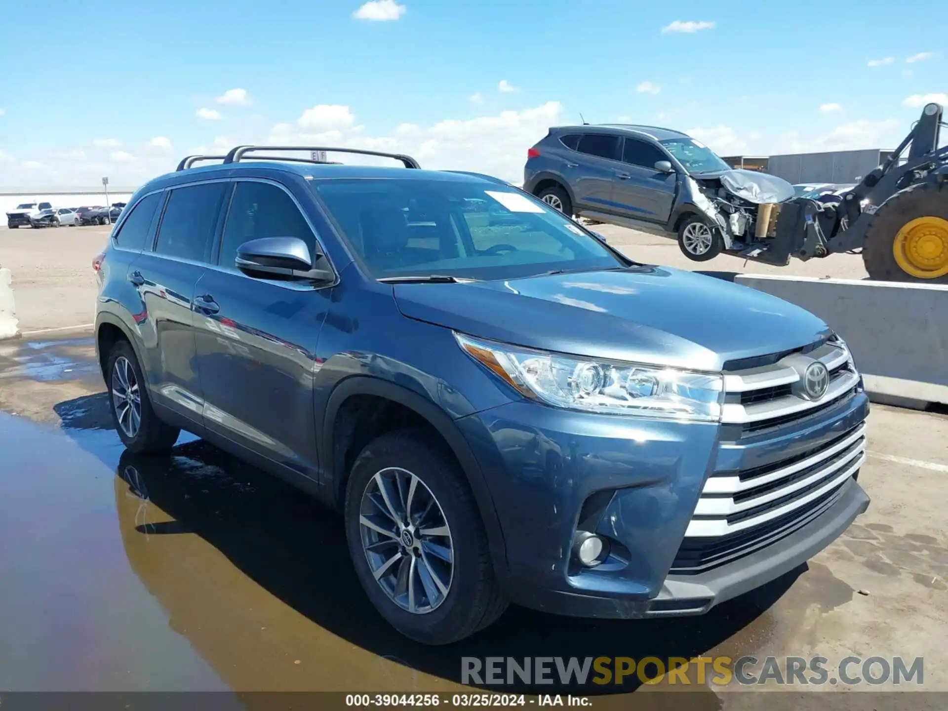 1 Photograph of a damaged car 5TDKZRFH8KS324183 TOYOTA HIGHLANDER 2019