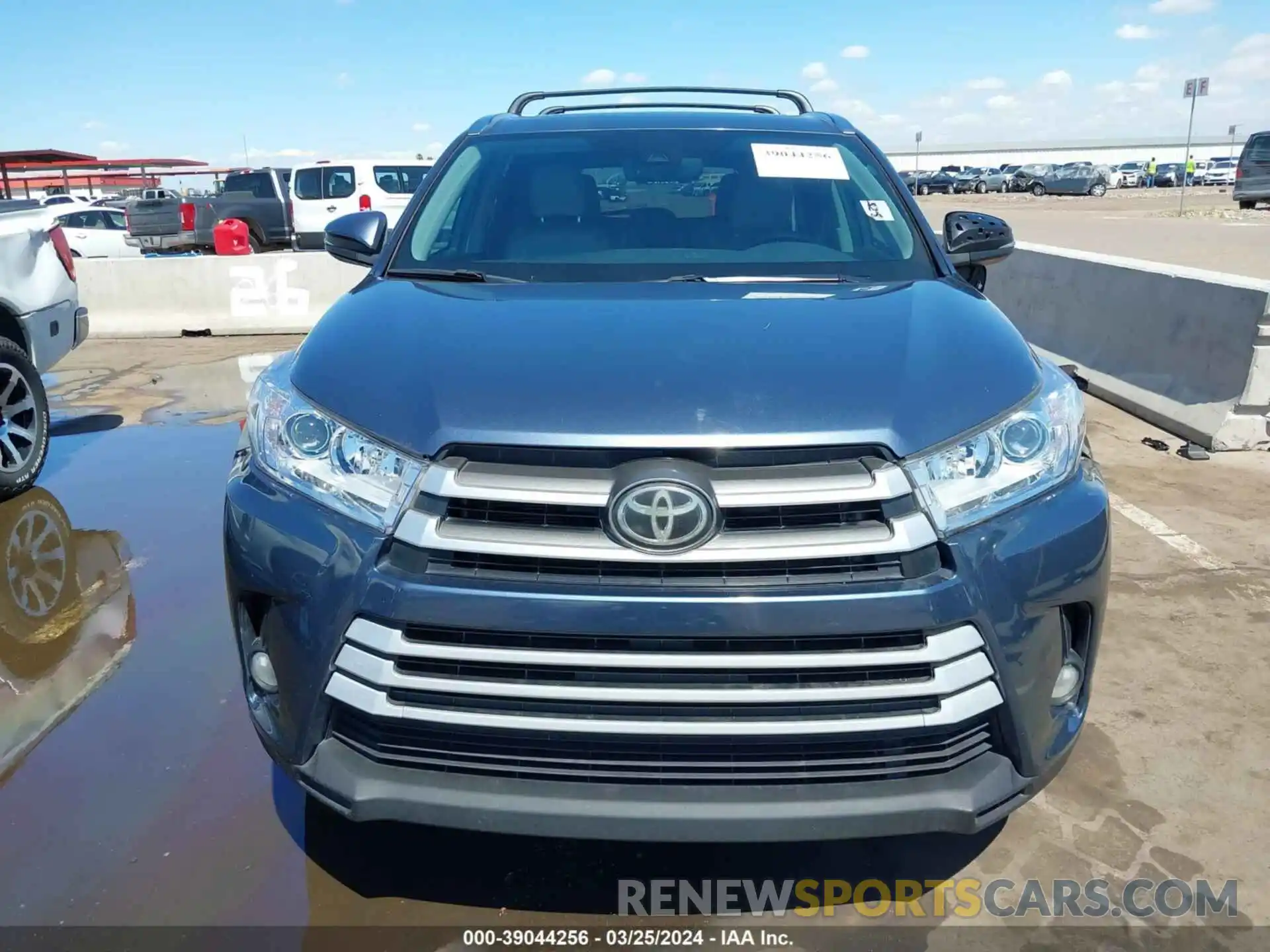 11 Photograph of a damaged car 5TDKZRFH8KS324183 TOYOTA HIGHLANDER 2019