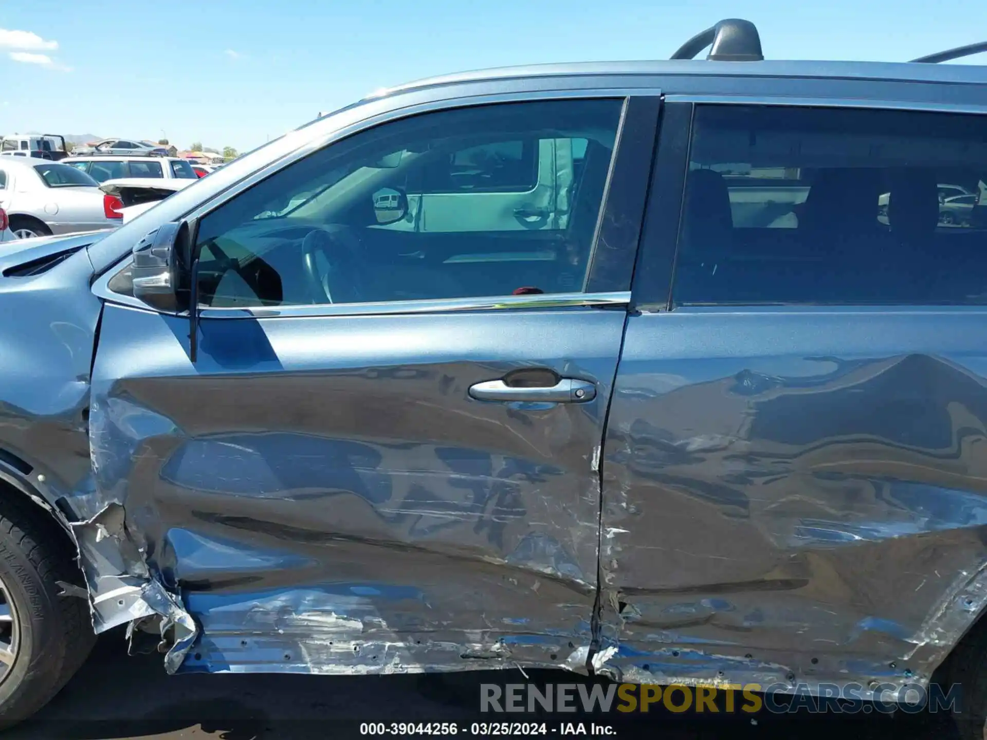 13 Photograph of a damaged car 5TDKZRFH8KS324183 TOYOTA HIGHLANDER 2019