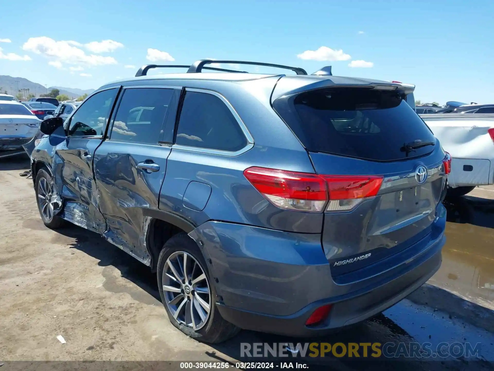 3 Photograph of a damaged car 5TDKZRFH8KS324183 TOYOTA HIGHLANDER 2019