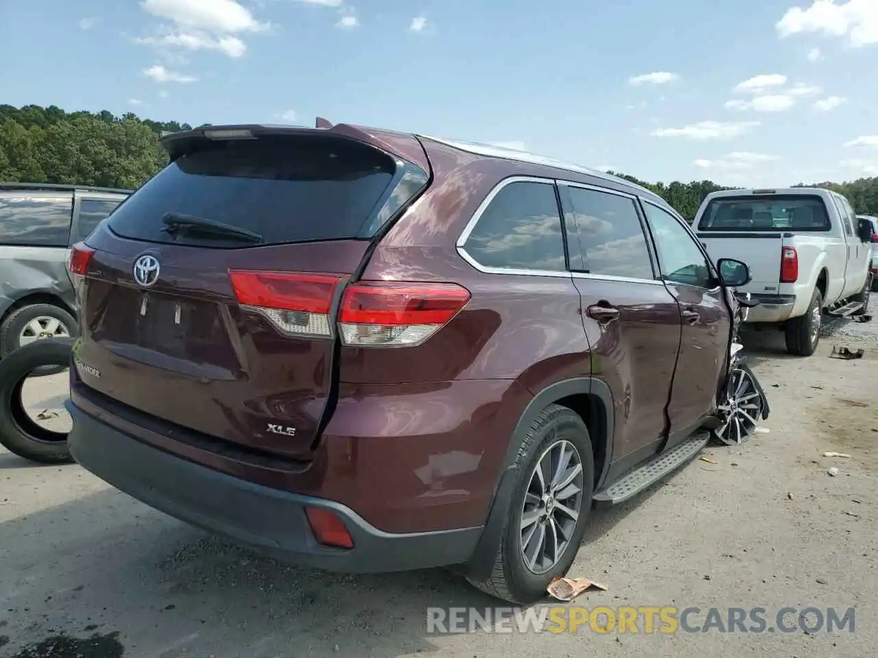 4 Photograph of a damaged car 5TDKZRFH8KS325611 TOYOTA HIGHLANDER 2019