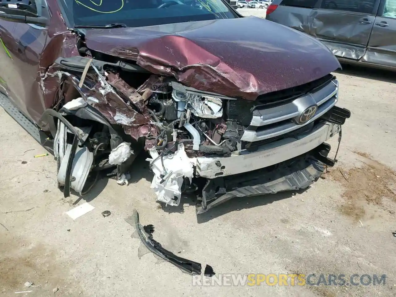 9 Photograph of a damaged car 5TDKZRFH8KS325611 TOYOTA HIGHLANDER 2019