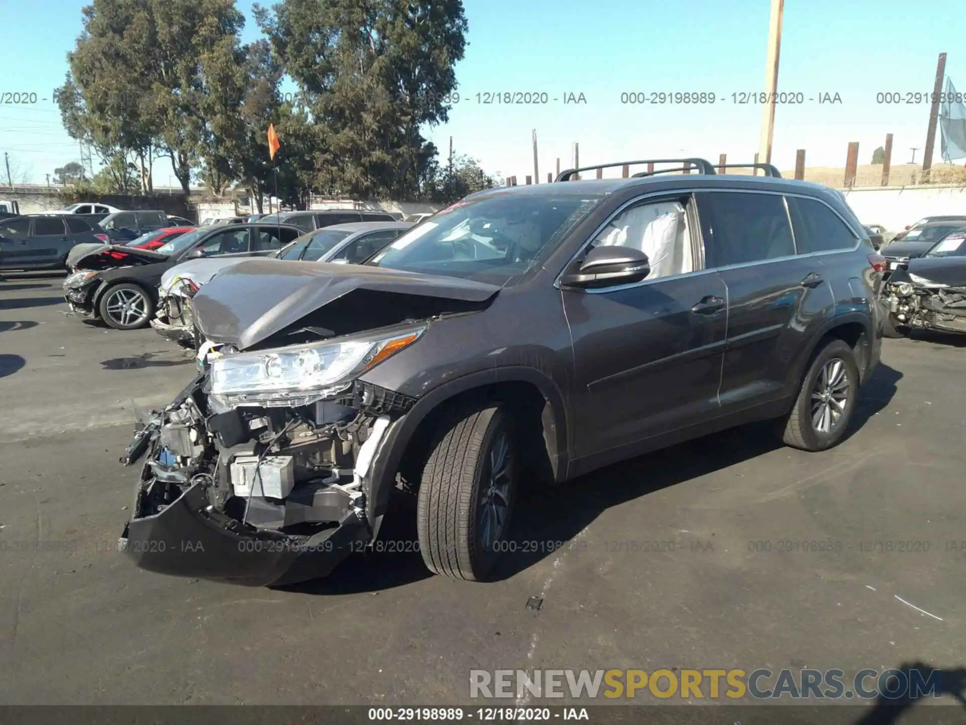 2 Photograph of a damaged car 5TDKZRFH8KS327228 TOYOTA HIGHLANDER 2019