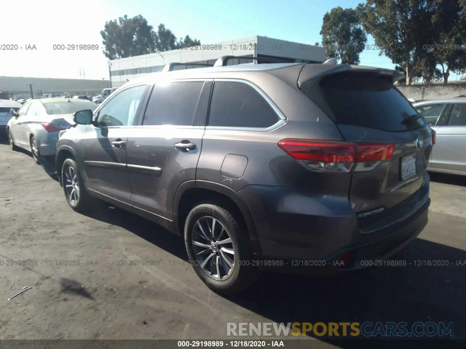 3 Photograph of a damaged car 5TDKZRFH8KS327228 TOYOTA HIGHLANDER 2019