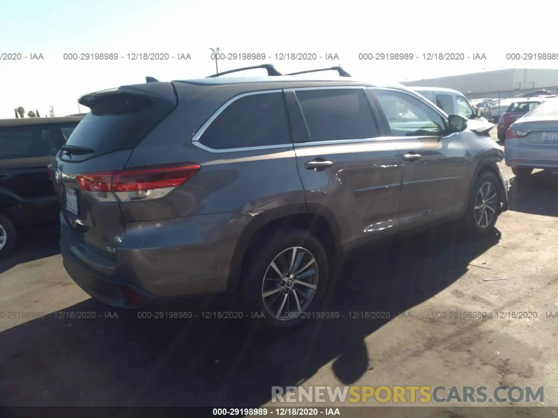 4 Фотография поврежденного автомобиля 5TDKZRFH8KS327228 TOYOTA HIGHLANDER 2019