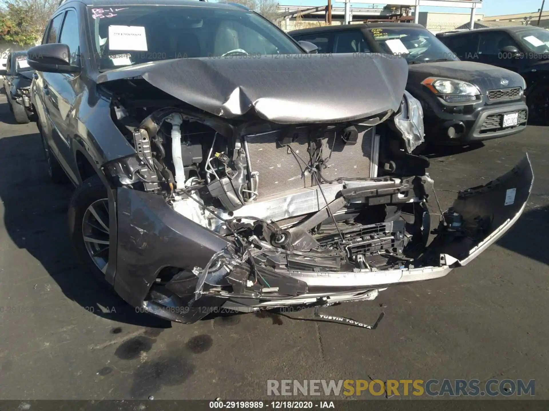 6 Photograph of a damaged car 5TDKZRFH8KS327228 TOYOTA HIGHLANDER 2019