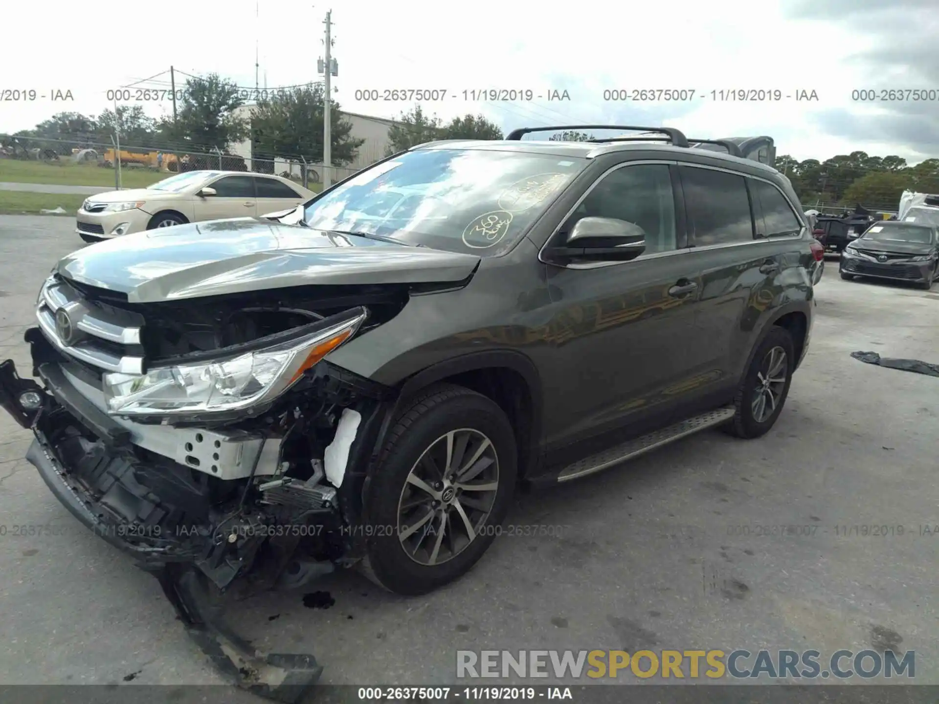 2 Photograph of a damaged car 5TDKZRFH8KS328119 TOYOTA HIGHLANDER 2019