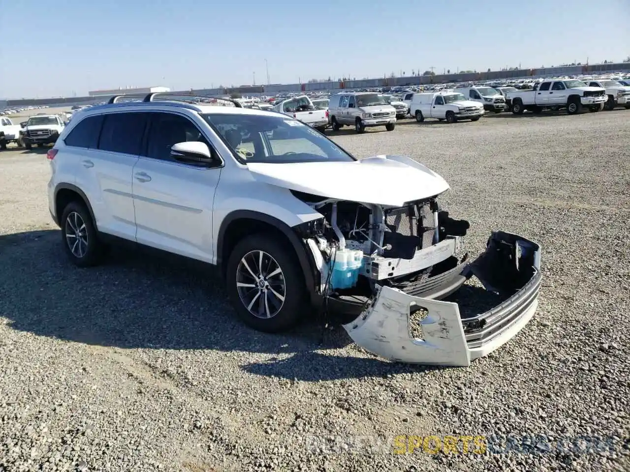 1 Photograph of a damaged car 5TDKZRFH8KS337418 TOYOTA HIGHLANDER 2019