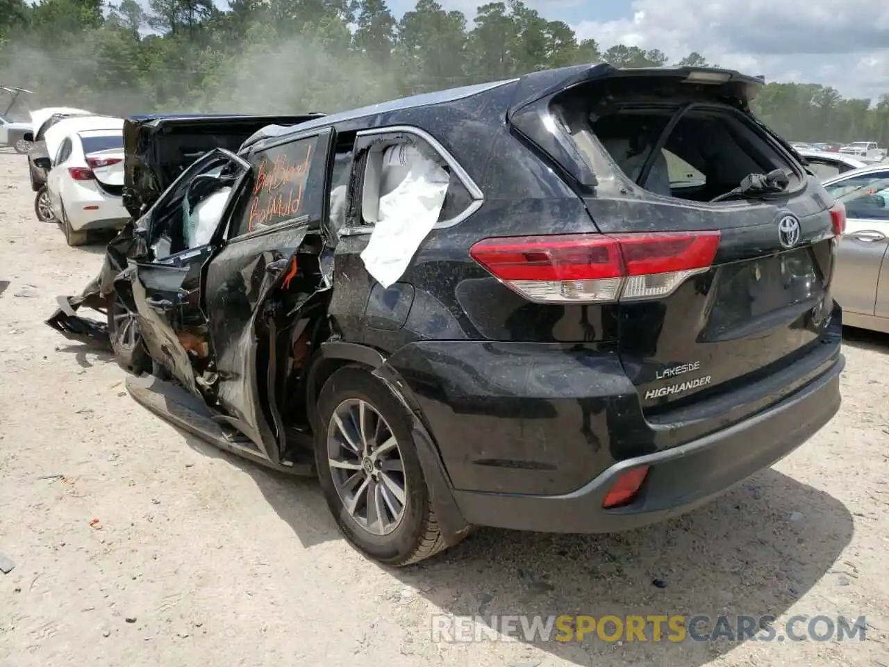 3 Photograph of a damaged car 5TDKZRFH8KS338634 TOYOTA HIGHLANDER 2019