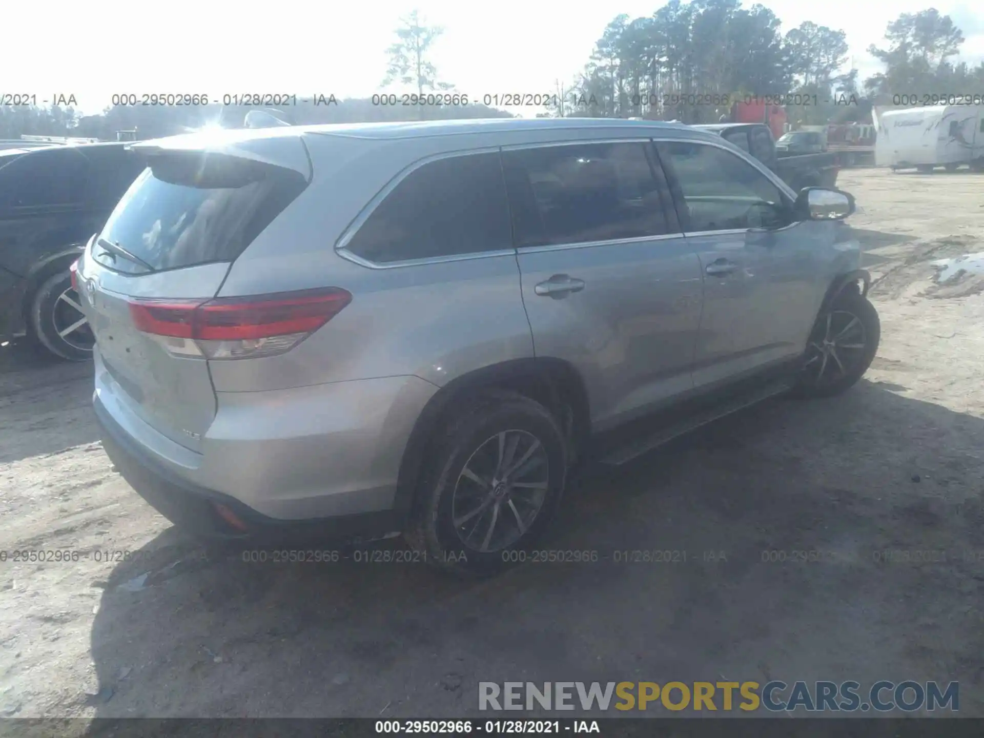 4 Photograph of a damaged car 5TDKZRFH8KS339993 TOYOTA HIGHLANDER 2019