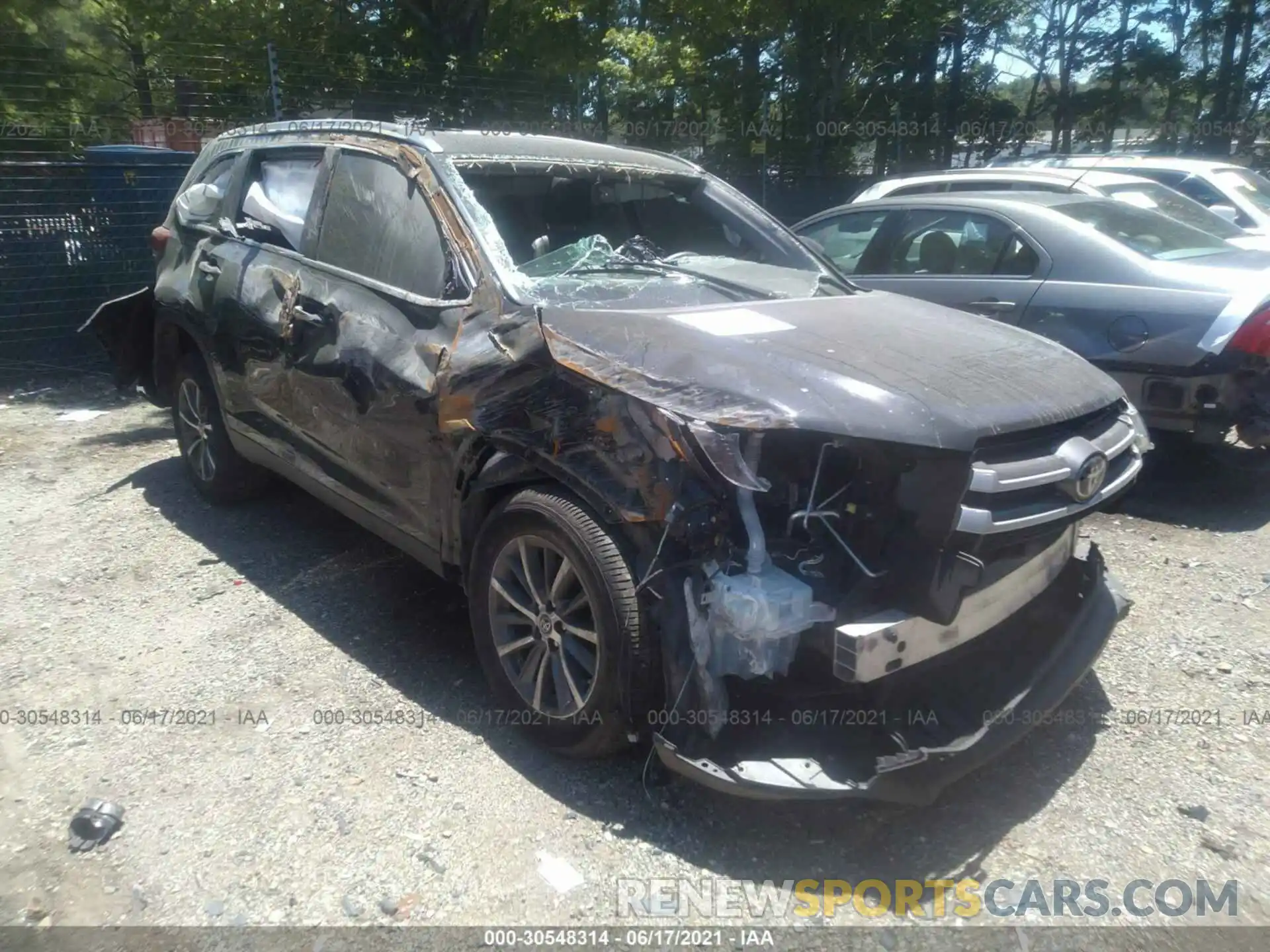 1 Photograph of a damaged car 5TDKZRFH8KS342148 TOYOTA HIGHLANDER 2019