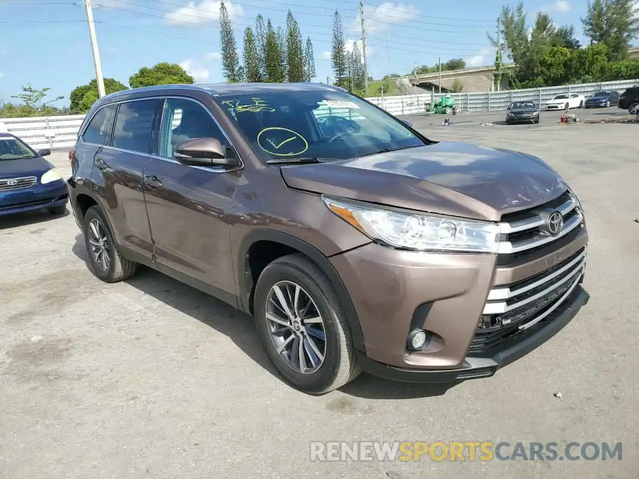 1 Photograph of a damaged car 5TDKZRFH8KS347396 TOYOTA HIGHLANDER 2019