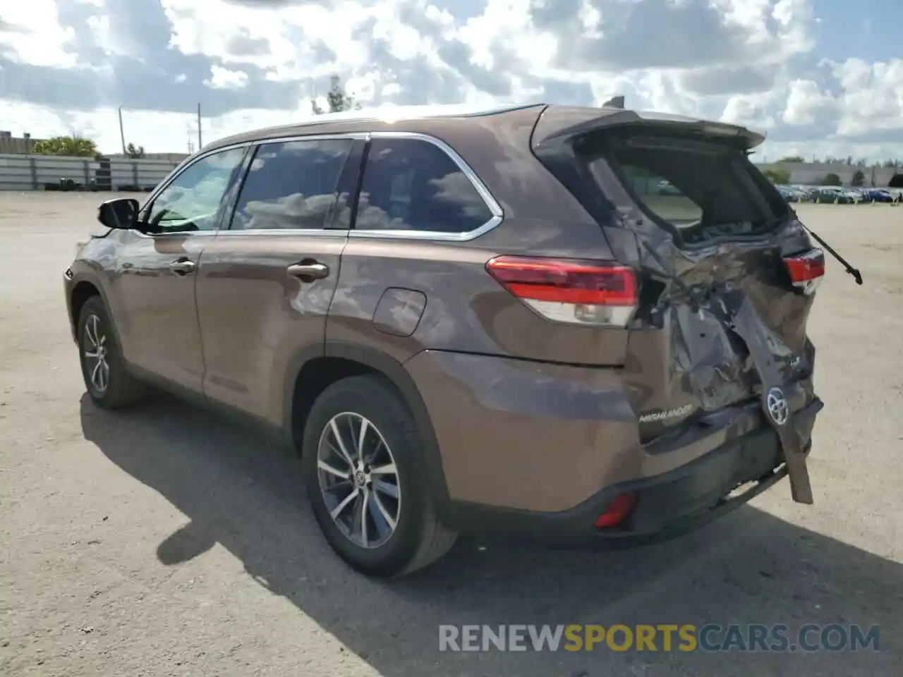 3 Photograph of a damaged car 5TDKZRFH8KS347396 TOYOTA HIGHLANDER 2019