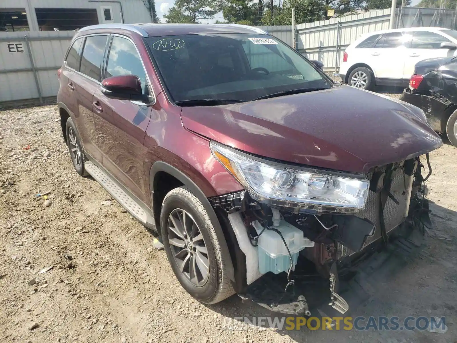 1 Photograph of a damaged car 5TDKZRFH8KS348872 TOYOTA HIGHLANDER 2019