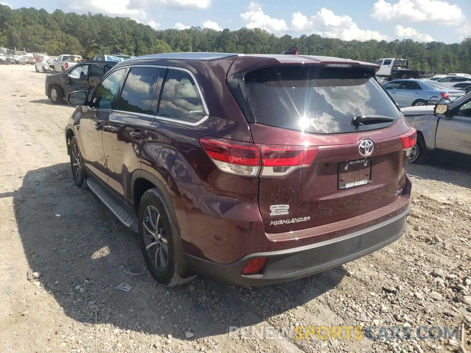 3 Photograph of a damaged car 5TDKZRFH8KS348872 TOYOTA HIGHLANDER 2019