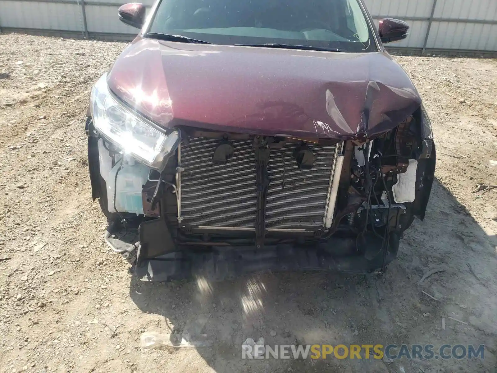 9 Photograph of a damaged car 5TDKZRFH8KS348872 TOYOTA HIGHLANDER 2019