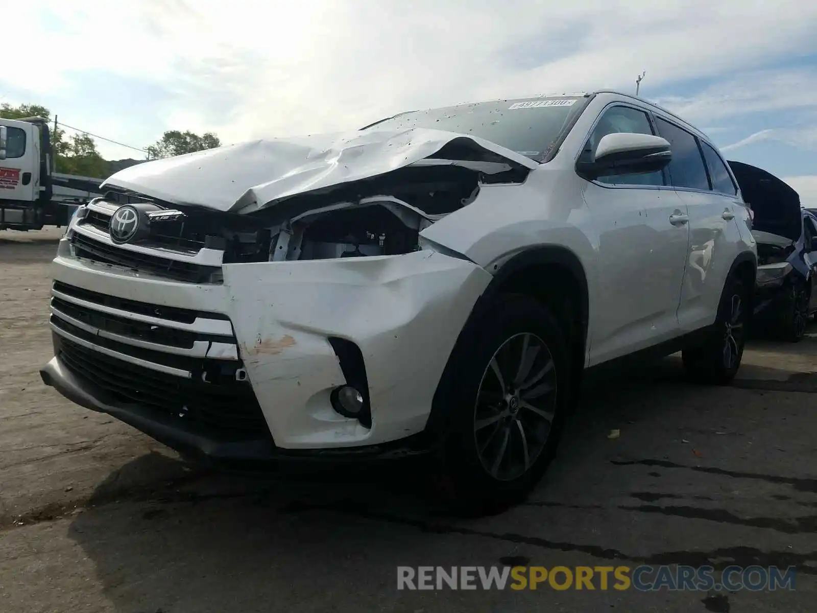 2 Photograph of a damaged car 5TDKZRFH8KS349195 TOYOTA HIGHLANDER 2019