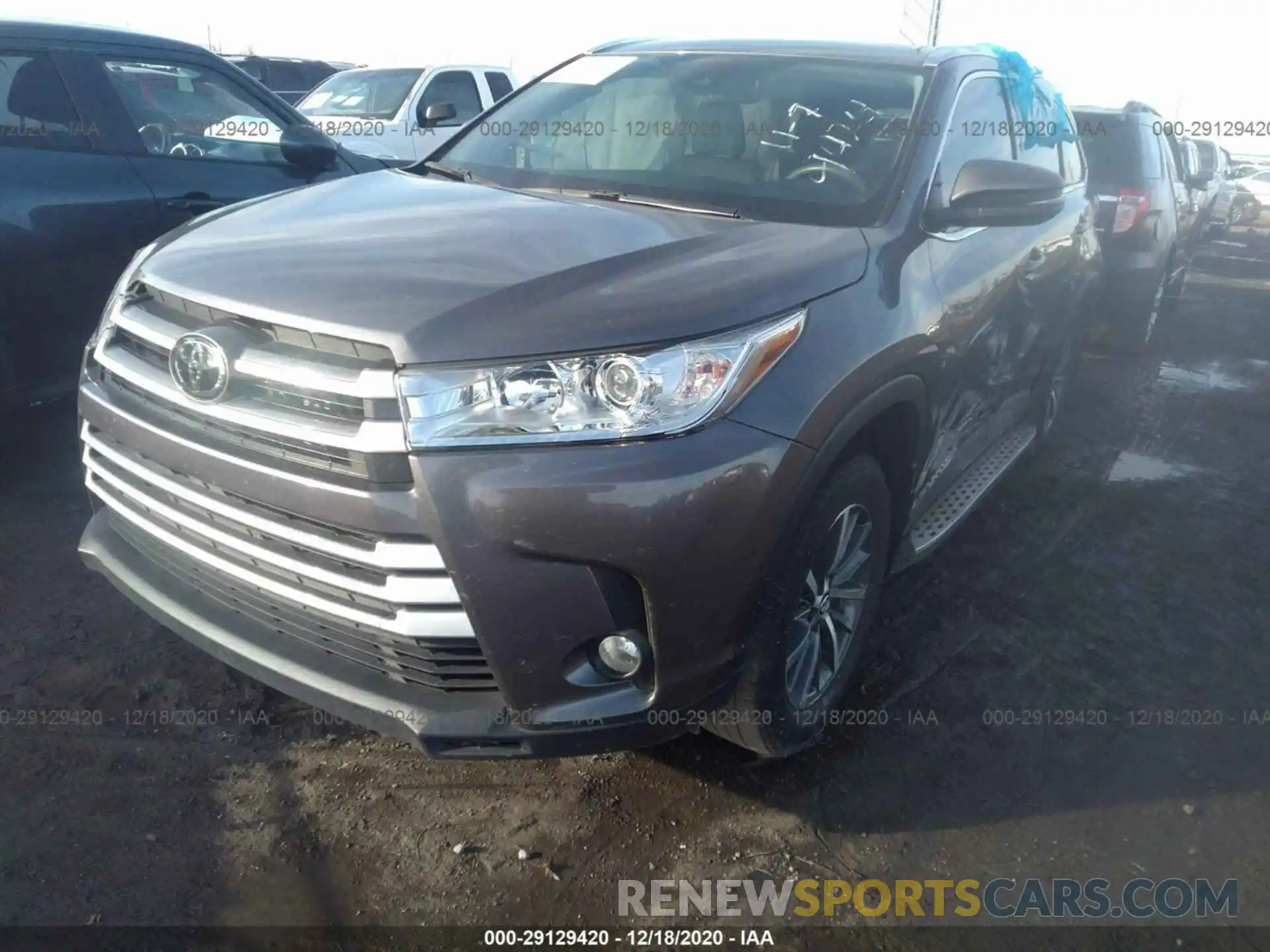 2 Photograph of a damaged car 5TDKZRFH8KS349424 TOYOTA HIGHLANDER 2019