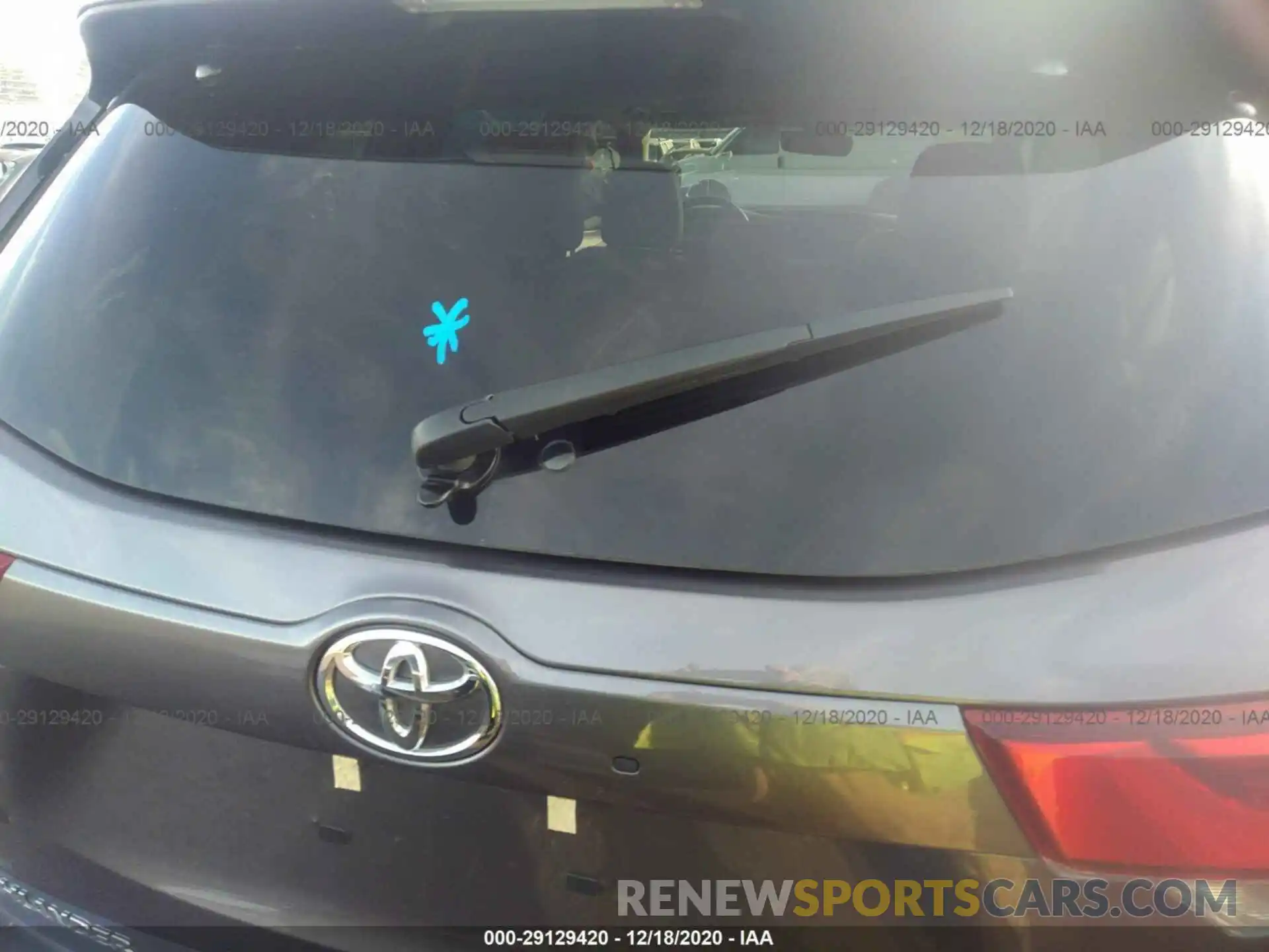 8 Photograph of a damaged car 5TDKZRFH8KS349424 TOYOTA HIGHLANDER 2019