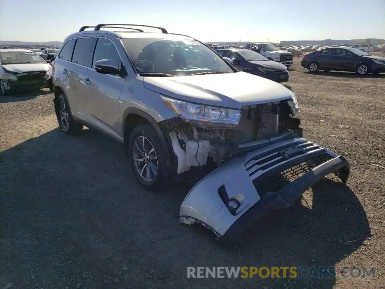 1 Photograph of a damaged car 5TDKZRFH8KS361122 TOYOTA HIGHLANDER 2019