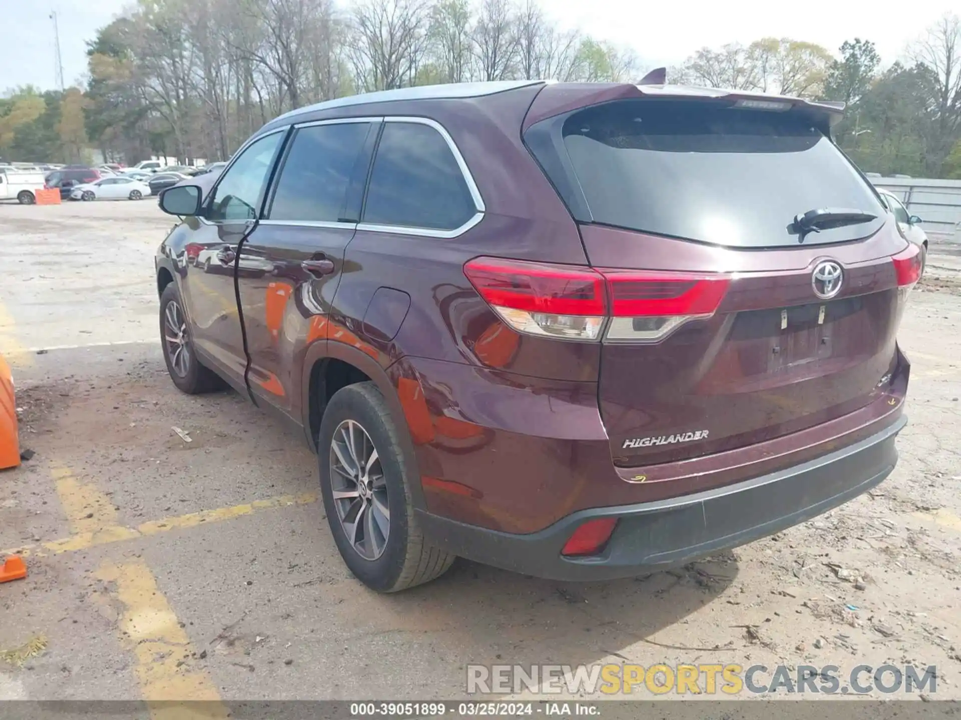 3 Photograph of a damaged car 5TDKZRFH8KS361766 TOYOTA HIGHLANDER 2019