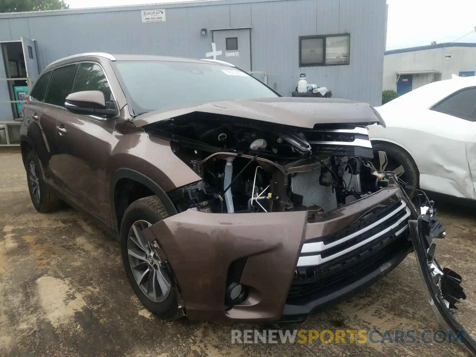 1 Photograph of a damaged car 5TDKZRFH8KS364876 TOYOTA HIGHLANDER 2019