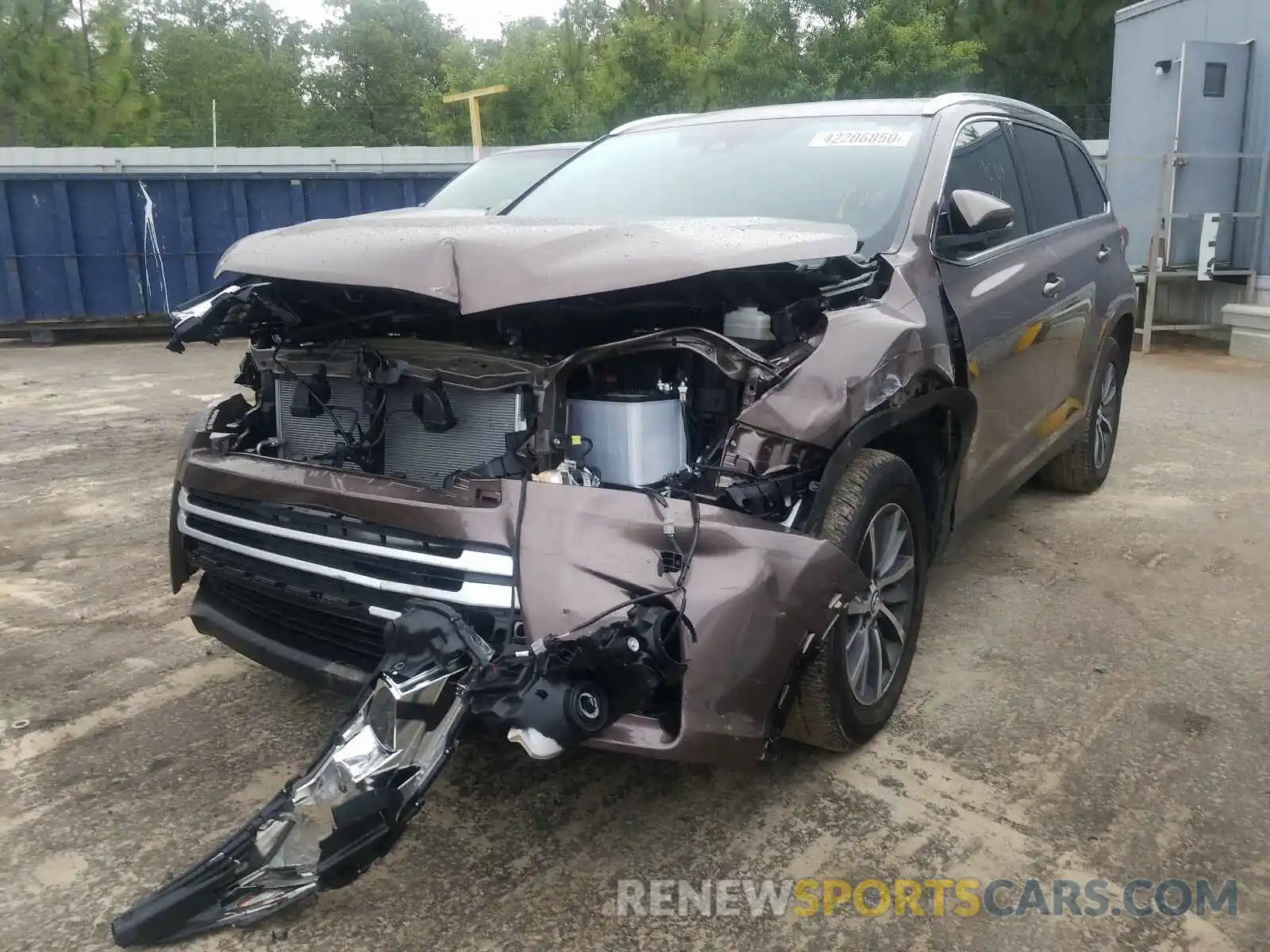 2 Photograph of a damaged car 5TDKZRFH8KS364876 TOYOTA HIGHLANDER 2019