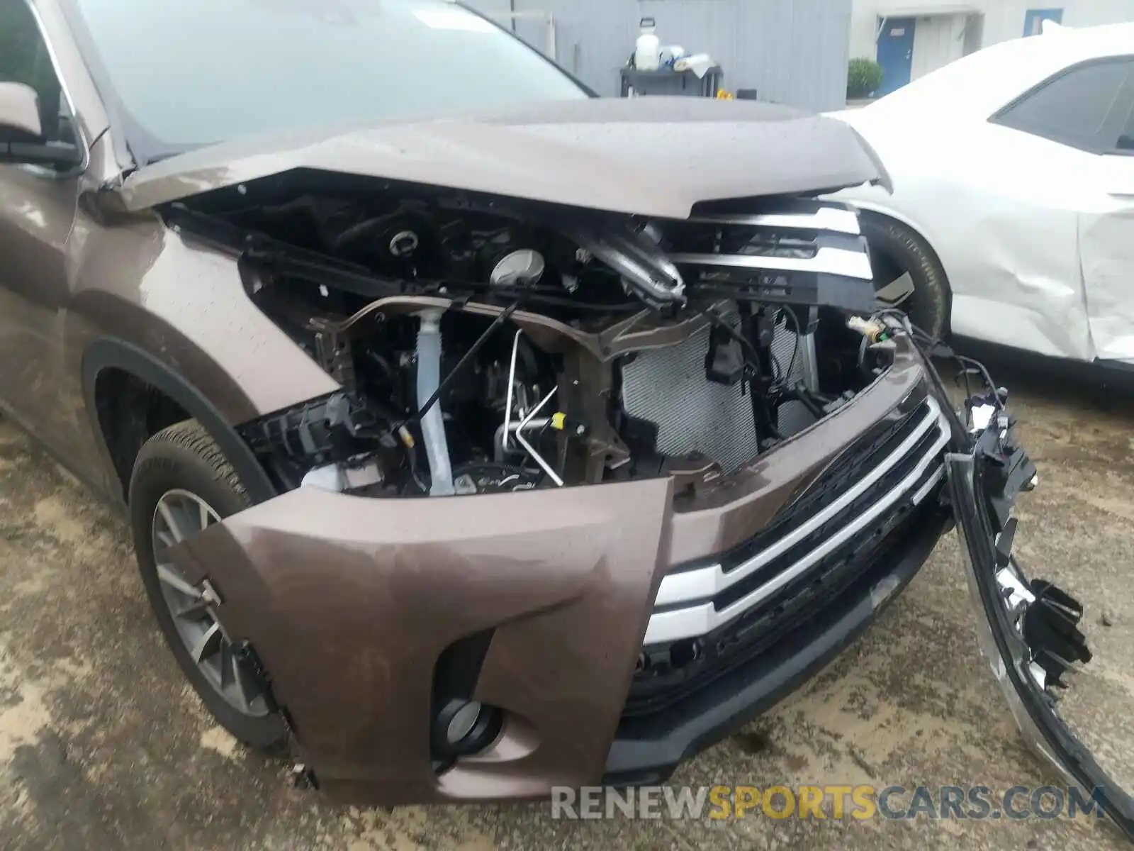 9 Photograph of a damaged car 5TDKZRFH8KS364876 TOYOTA HIGHLANDER 2019