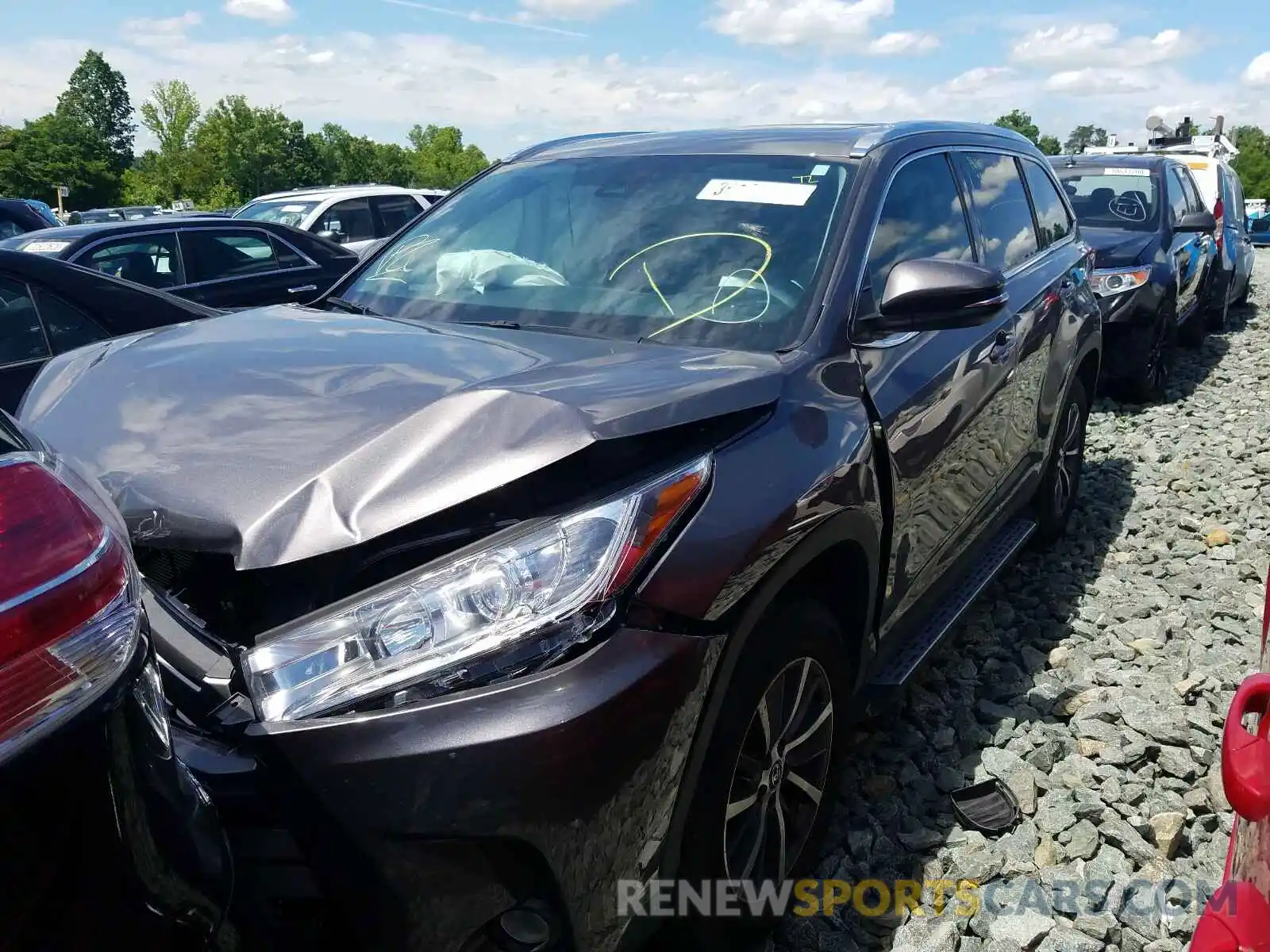 2 Photograph of a damaged car 5TDKZRFH8KS551230 TOYOTA HIGHLANDER 2019