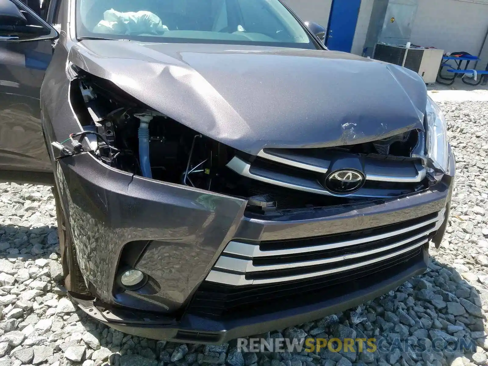 9 Photograph of a damaged car 5TDKZRFH8KS551230 TOYOTA HIGHLANDER 2019