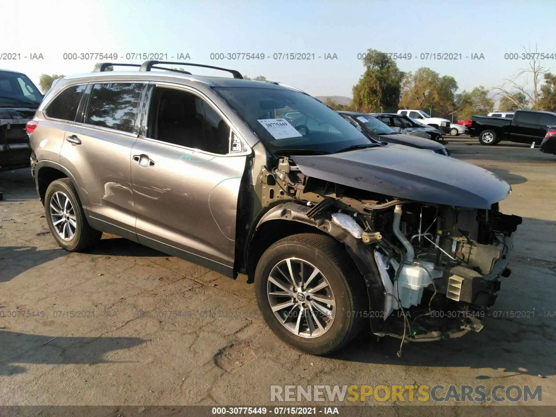 1 Photograph of a damaged car 5TDKZRFH8KS552667 TOYOTA HIGHLANDER 2019