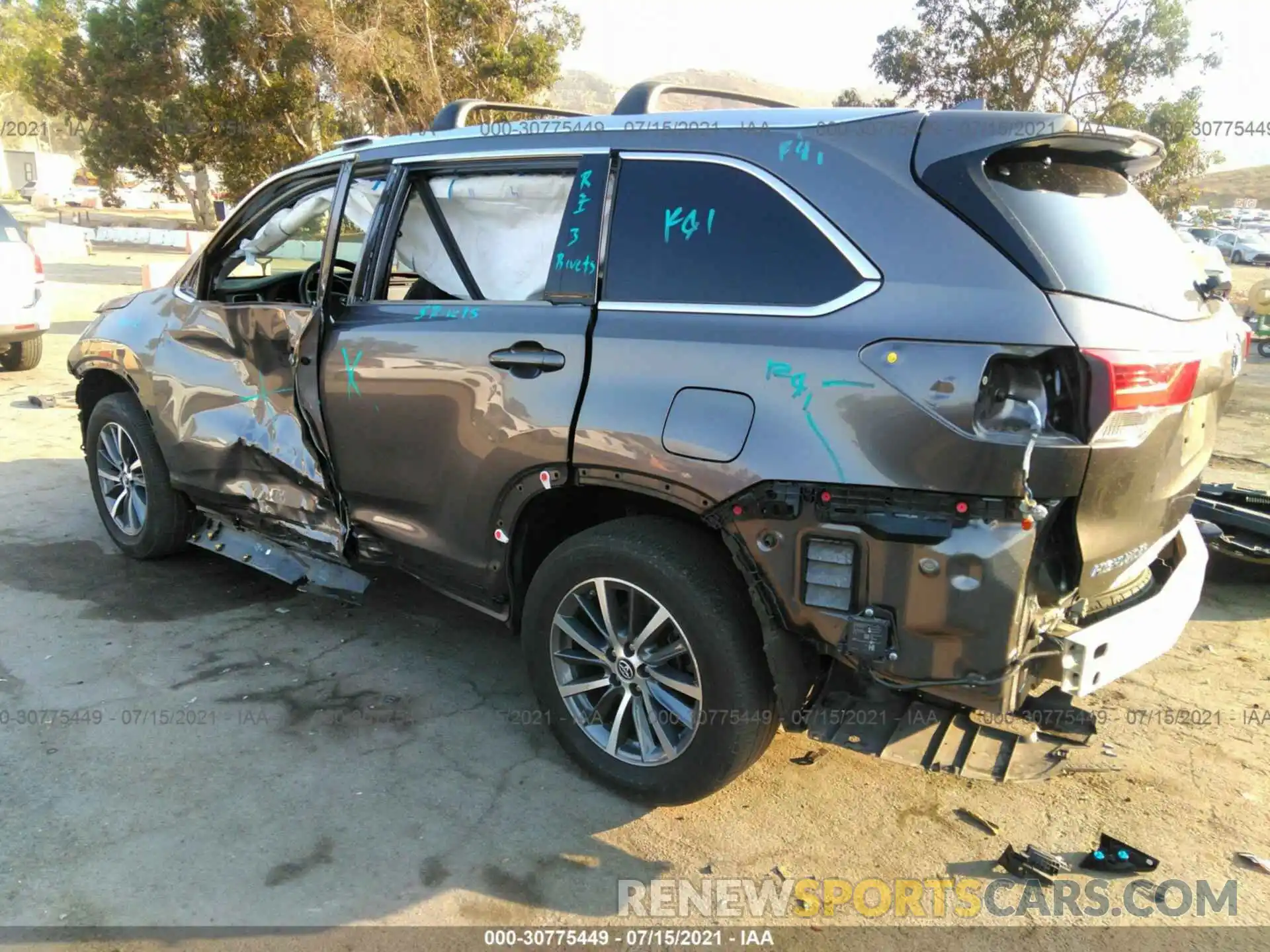 3 Фотография поврежденного автомобиля 5TDKZRFH8KS552667 TOYOTA HIGHLANDER 2019