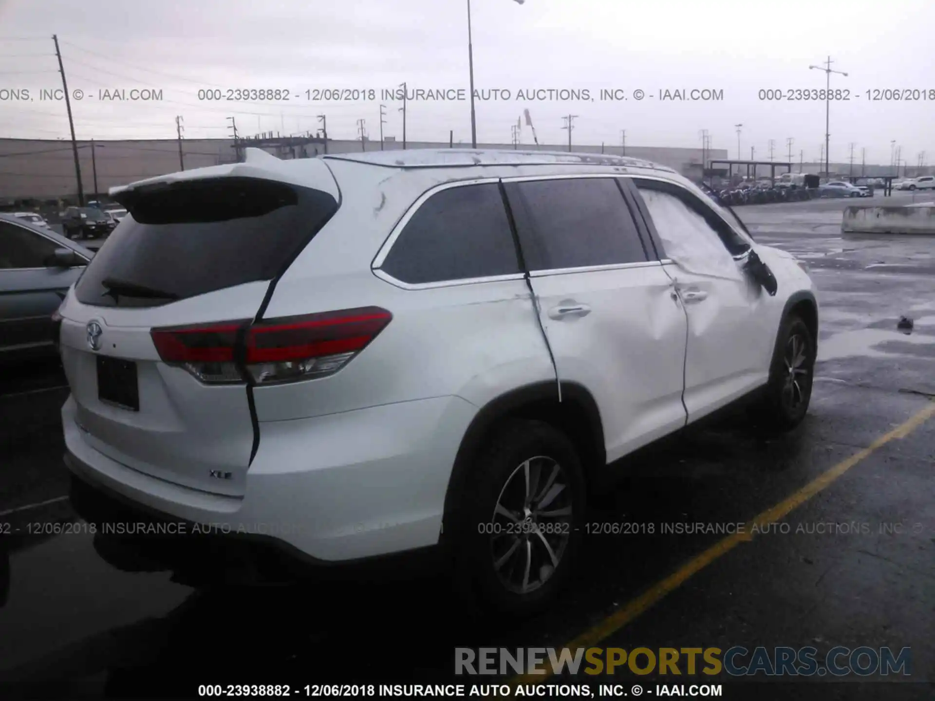 4 Photograph of a damaged car 5TDKZRFH8KS552717 TOYOTA HIGHLANDER 2019