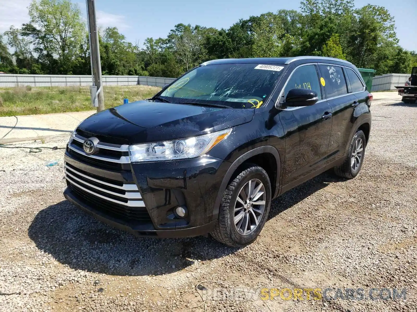 2 Photograph of a damaged car 5TDKZRFH8KS552720 TOYOTA HIGHLANDER 2019