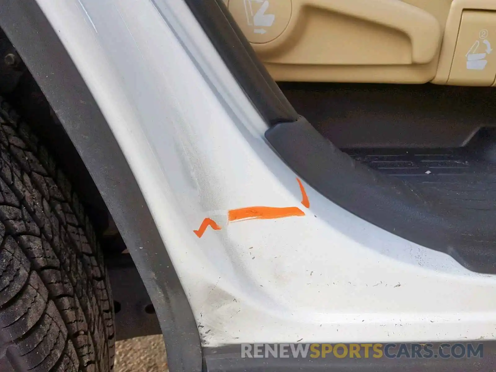 9 Photograph of a damaged car 5TDKZRFH8KS553995 TOYOTA HIGHLANDER 2019