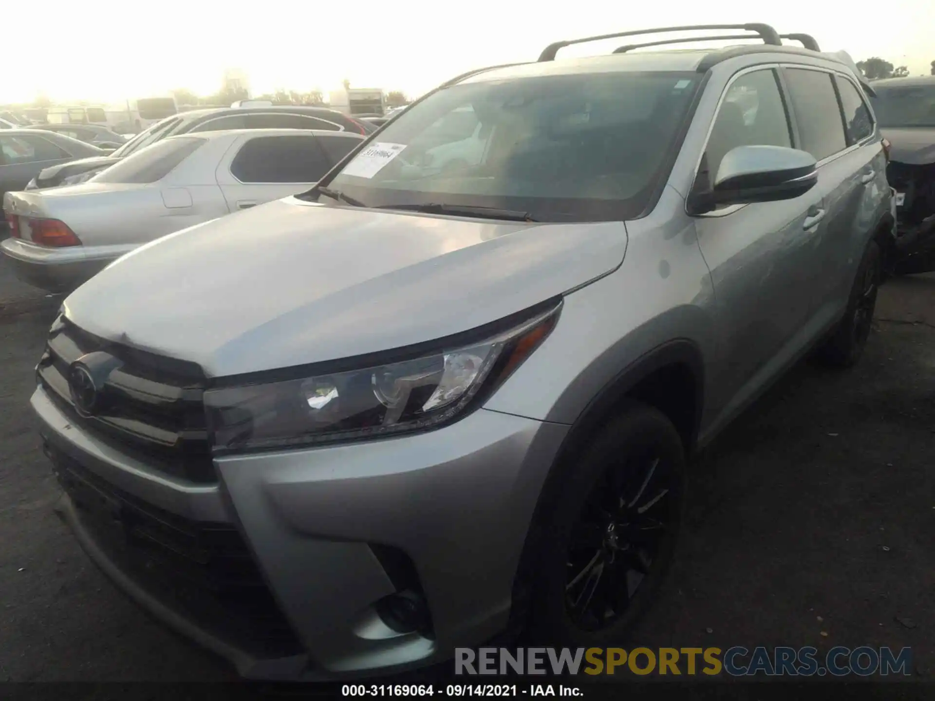 2 Photograph of a damaged car 5TDKZRFH8KS554130 TOYOTA HIGHLANDER 2019