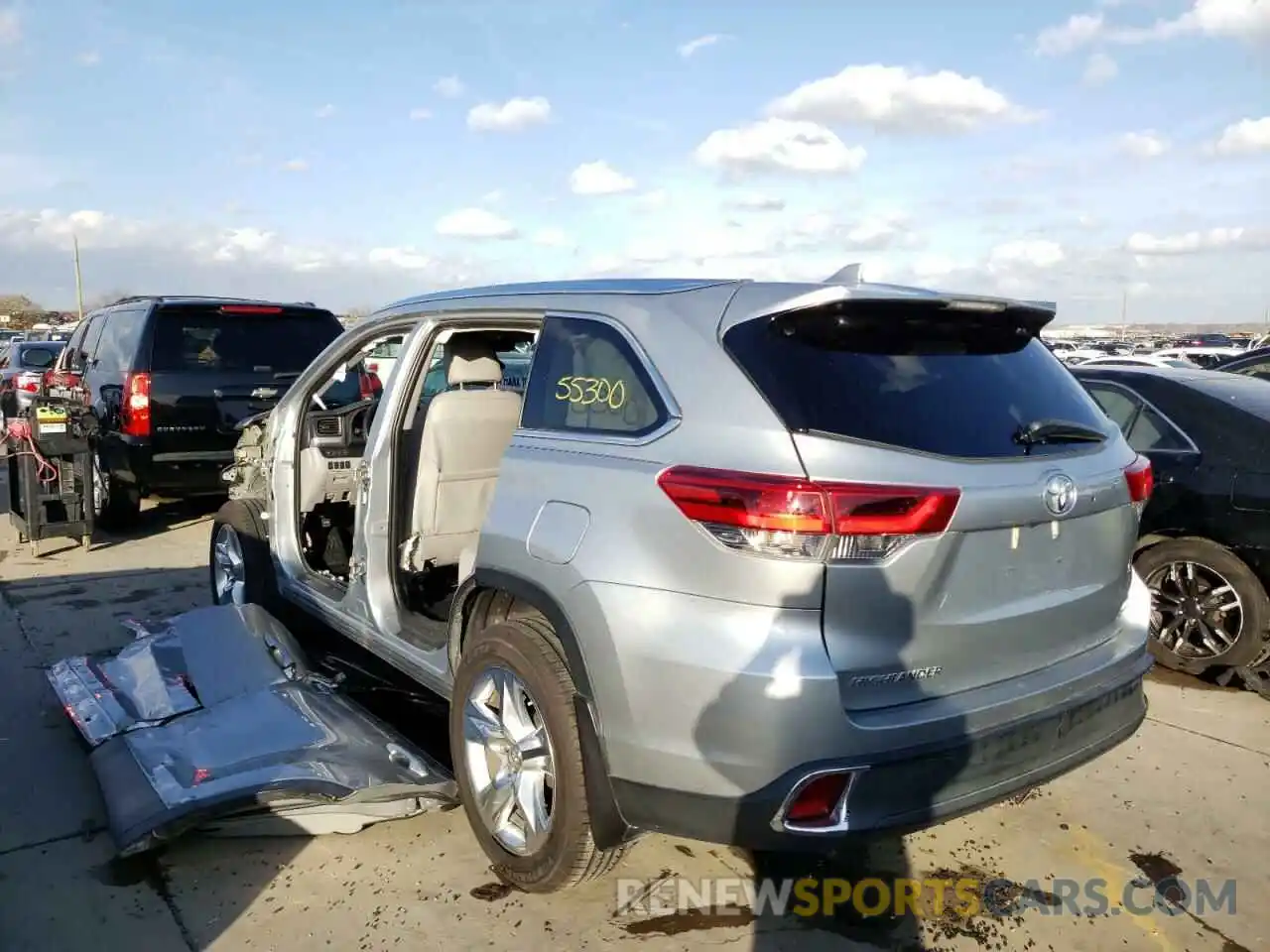 3 Photograph of a damaged car 5TDKZRFH8KS554564 TOYOTA HIGHLANDER 2019