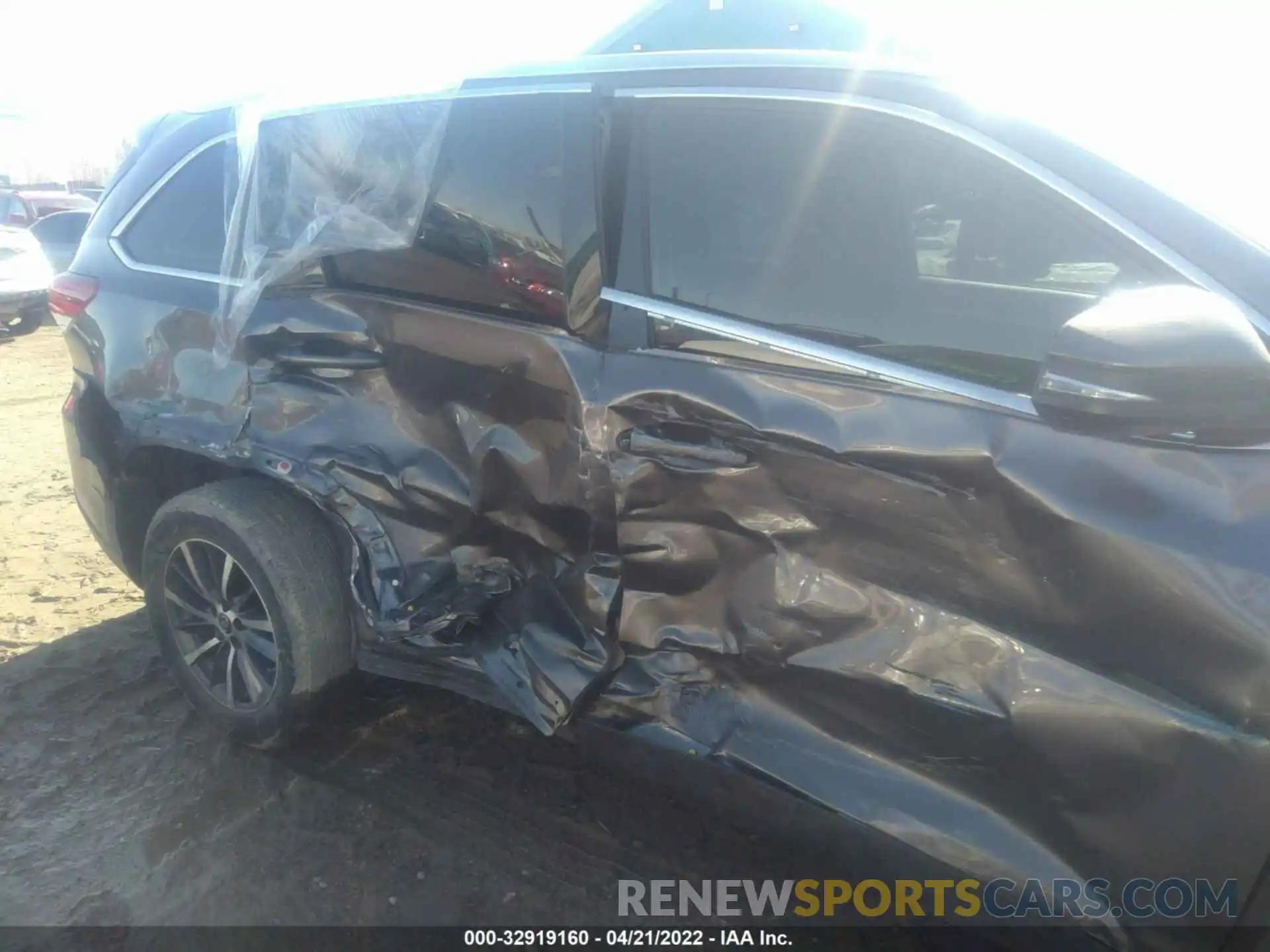 6 Photograph of a damaged car 5TDKZRFH8KS555567 TOYOTA HIGHLANDER 2019