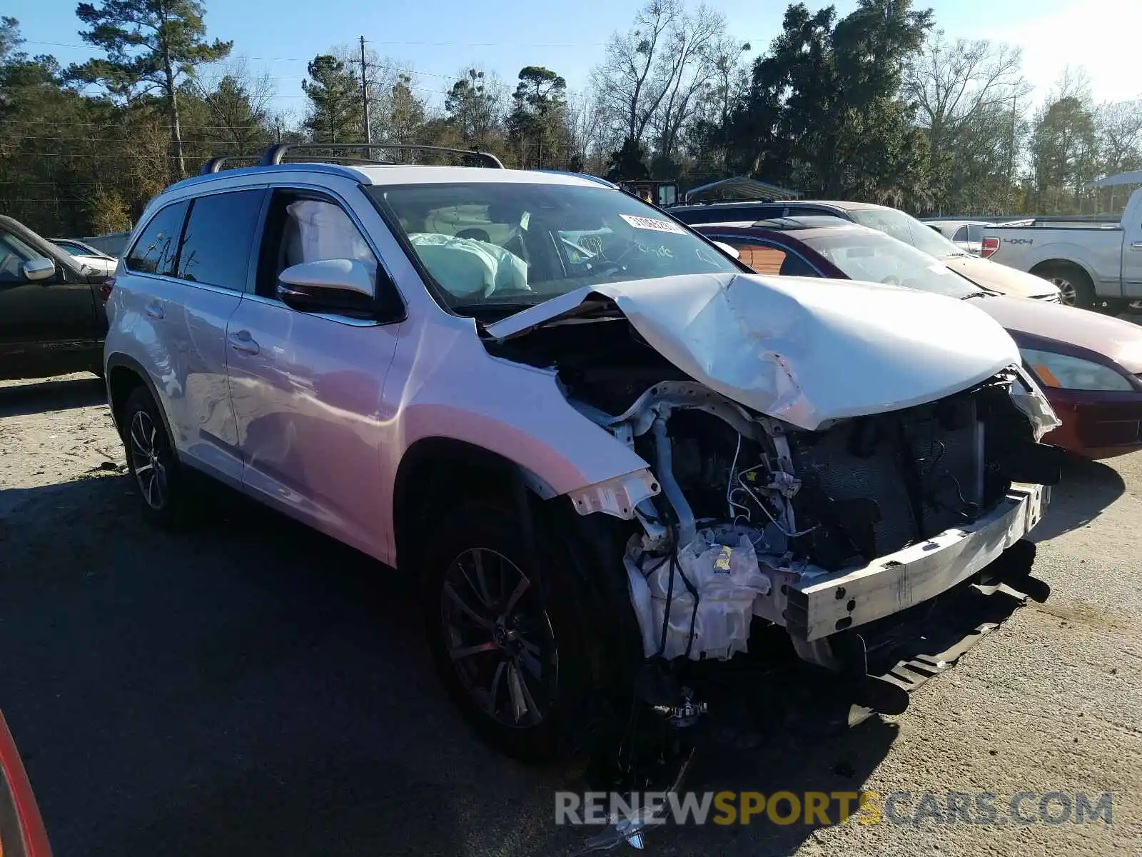 1 Photograph of a damaged car 5TDKZRFH8KS556346 TOYOTA HIGHLANDER 2019