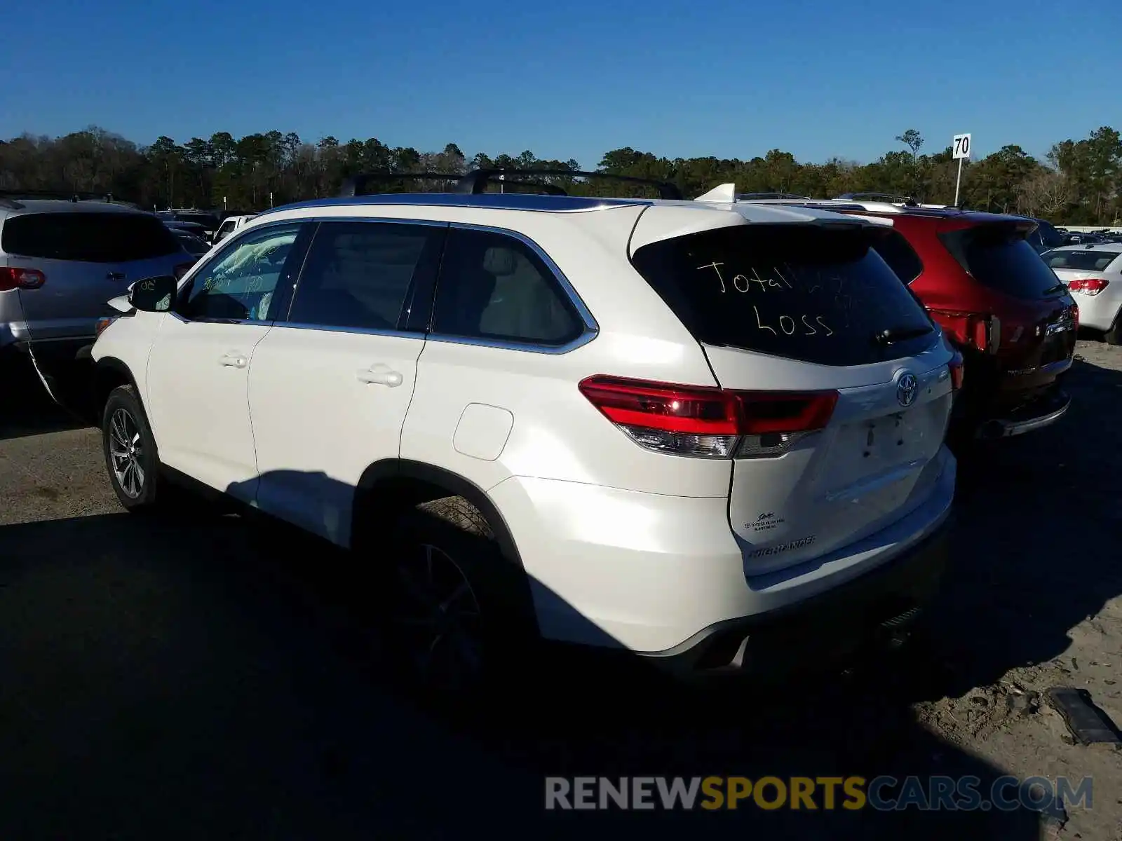 3 Photograph of a damaged car 5TDKZRFH8KS556346 TOYOTA HIGHLANDER 2019