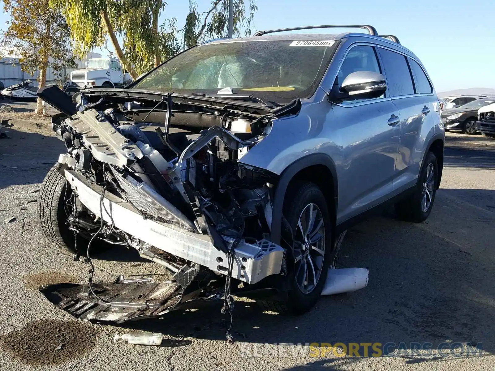 2 Photograph of a damaged car 5TDKZRFH8KS556783 TOYOTA HIGHLANDER 2019