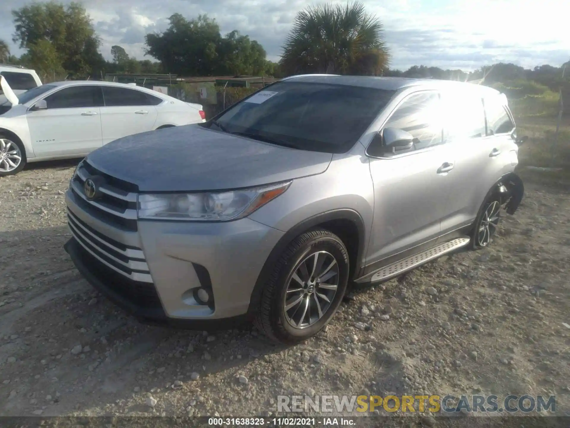 2 Photograph of a damaged car 5TDKZRFH8KS558288 TOYOTA HIGHLANDER 2019