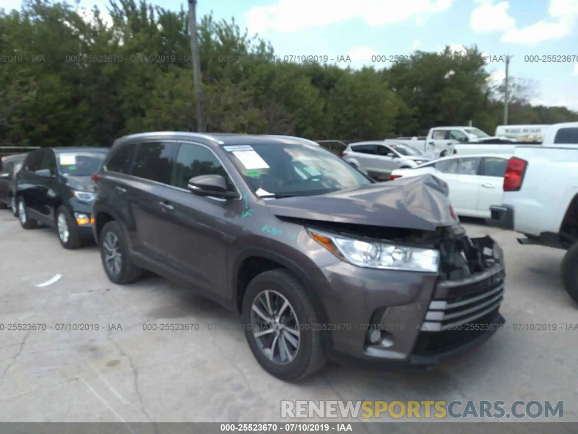 1 Photograph of a damaged car 5TDKZRFH8KS558775 TOYOTA HIGHLANDER 2019