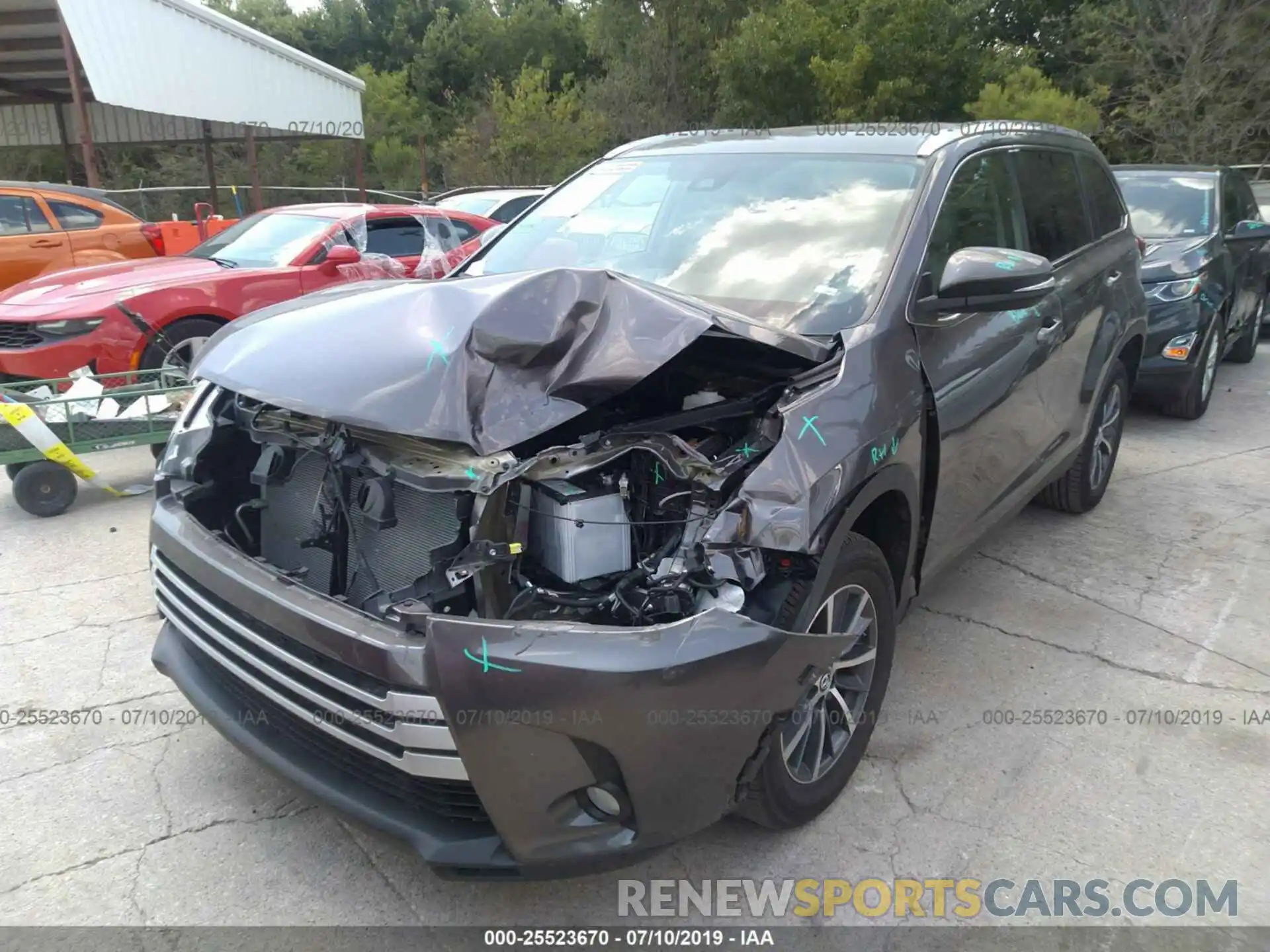 2 Photograph of a damaged car 5TDKZRFH8KS558775 TOYOTA HIGHLANDER 2019