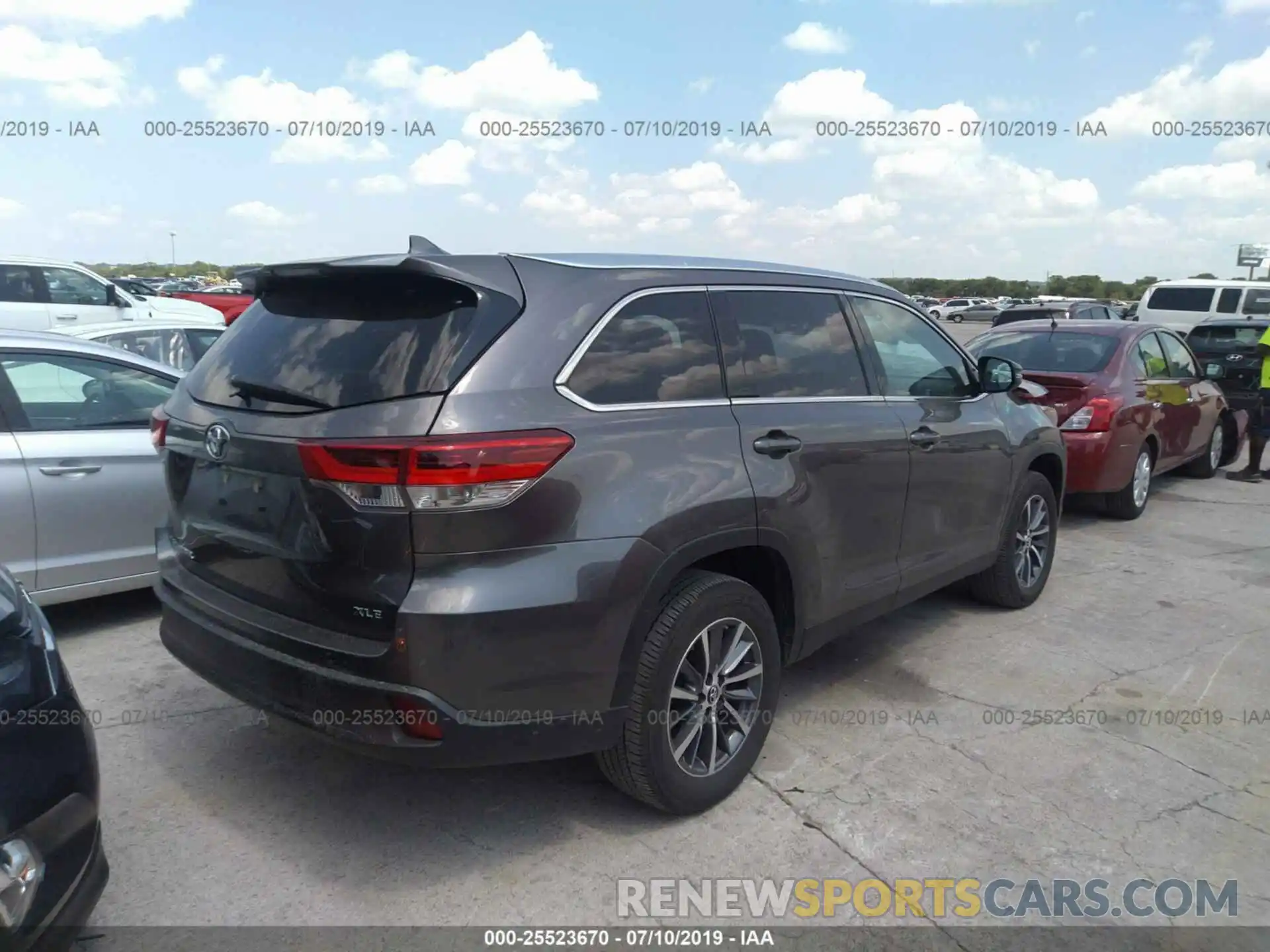 4 Фотография поврежденного автомобиля 5TDKZRFH8KS558775 TOYOTA HIGHLANDER 2019